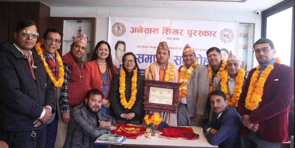 पत्रकार तथा साहित्यकार होम कार्की 'अनेसास शिखर पुरस्कार` द्वारा सम्मानित