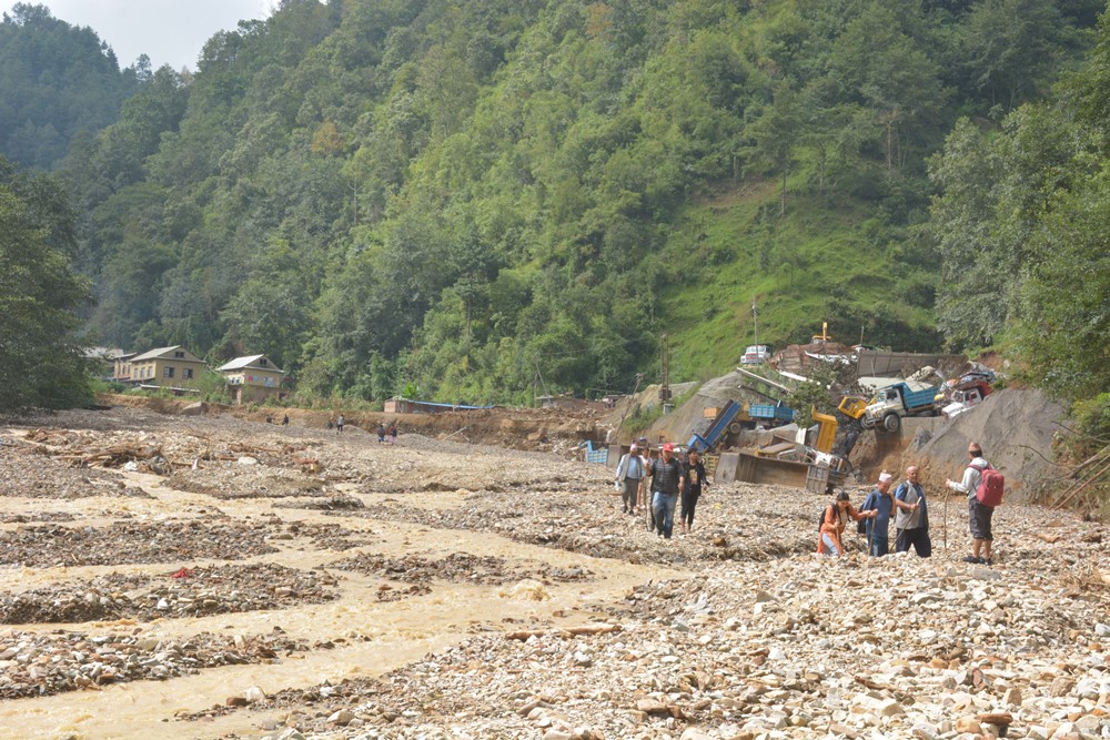 स्थलगत रिर्पोटः ‘प्राथमिकताका आधारमा राहत वितरण गर्नुपर्छ’