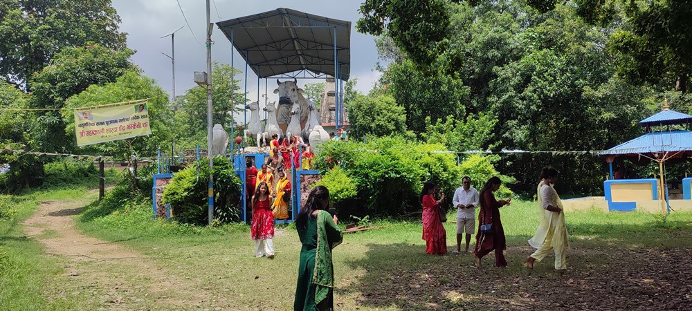 ‘नेपाल आमा’को मूर्ति निर्माण सुरु भएपछि भम्केनी धाममा बढे पर्यटक