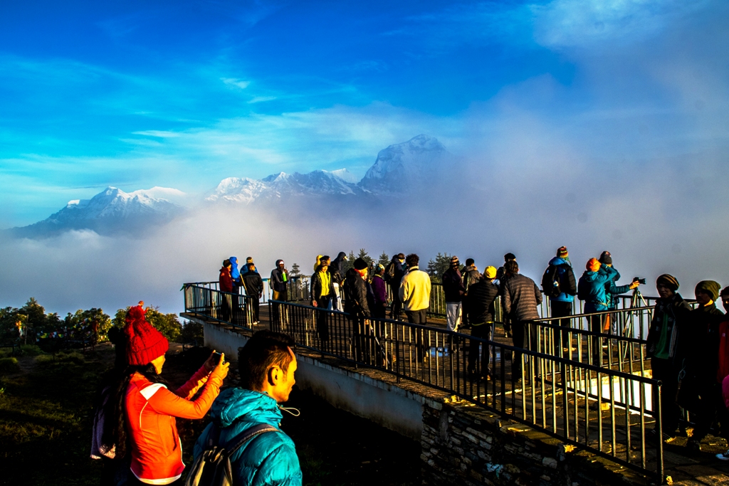 दसैँपछि घोडेपानी र पुनहिलमा पर्यटक बढे