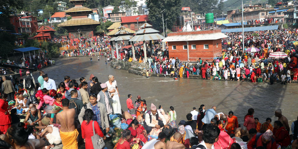 भाद्र कृष्ण औँसी: पितृप्रति श्रद्धा प्रकट गर्न गोकर्णमा भक्तजनको भीड