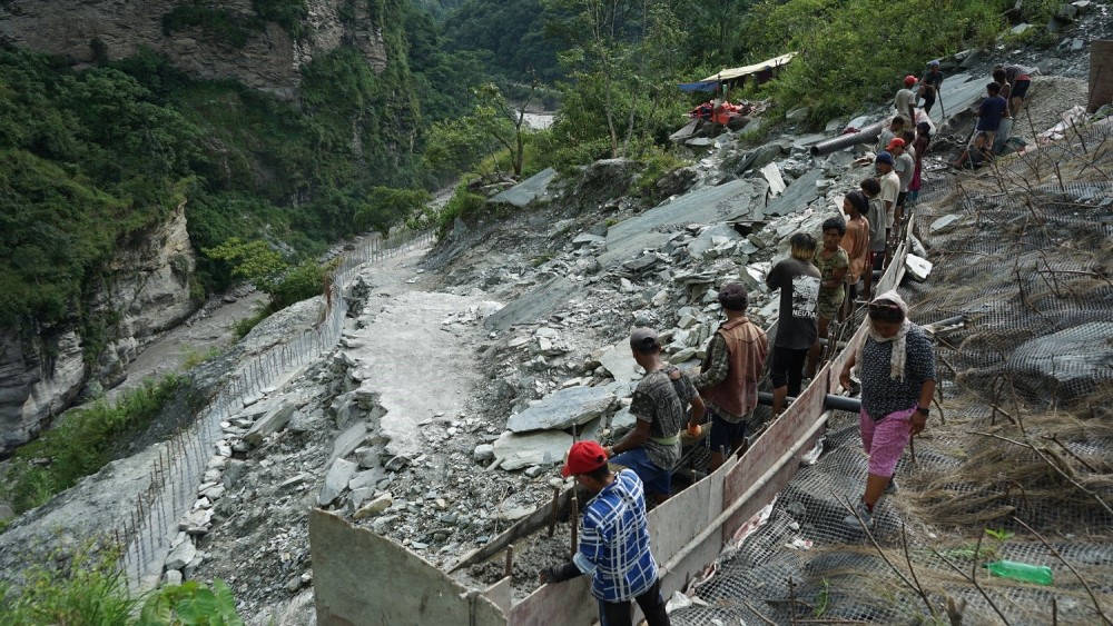 कालीगण्डकी करिडोर : पहिरो रोकथाम गर्न बैसरी अँधेरीखोलामा ‘रक एङ्करिङ’