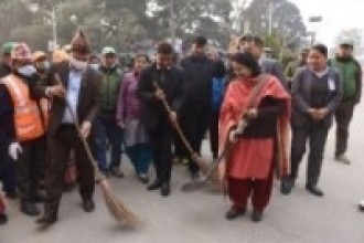 विद्यार्थीलाई धुलो र चिसोबाट जोगाउन धुलोमुक्त अभियान    