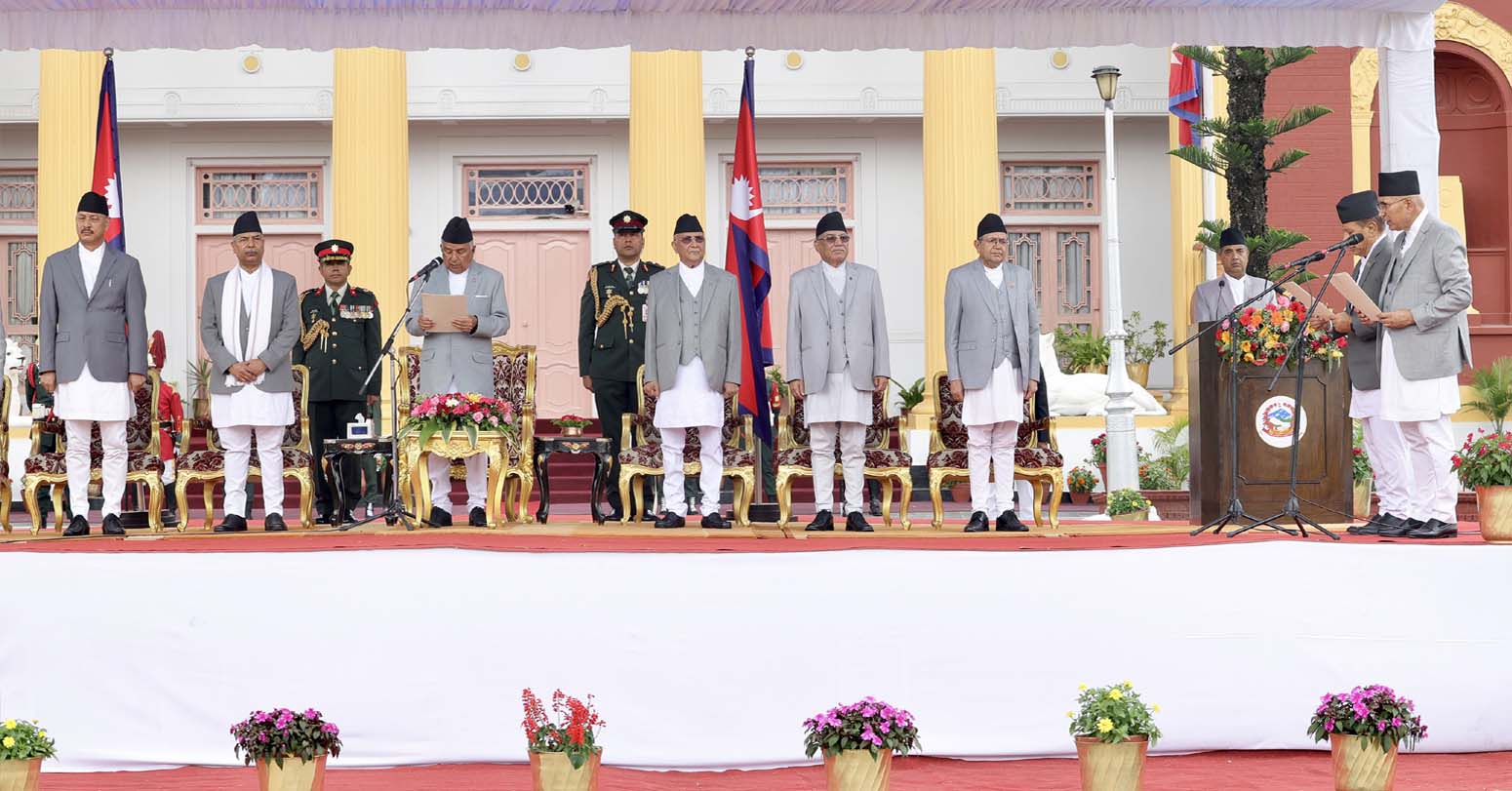 नवनियुक्त उपप्रधानमन्त्री सिंह र पौडेलद्वारा शपथ ग्रहण