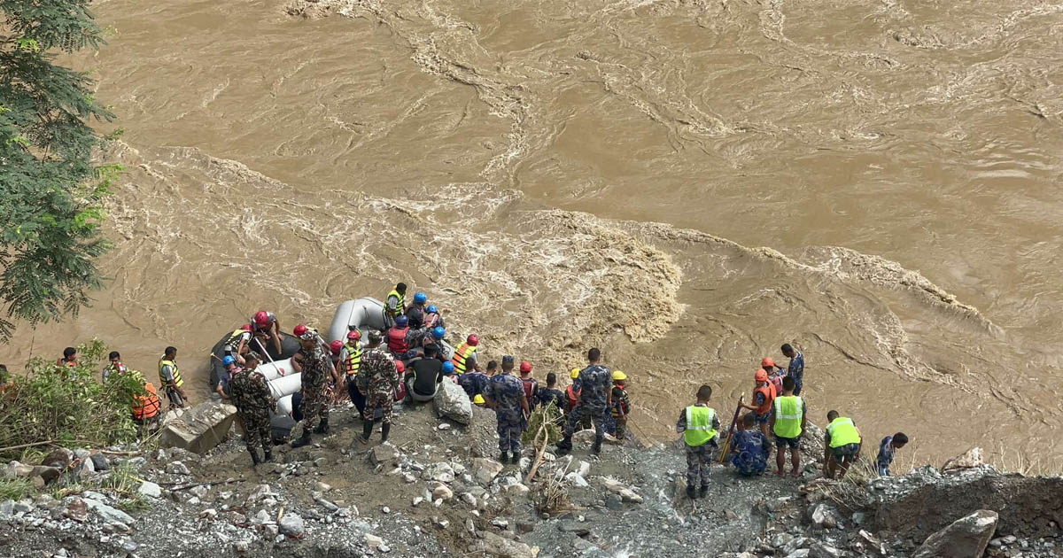 भेटिएनन् त्रिशूलीमा बेपत्ता बस, आजका लागि उद्धार स्थगित