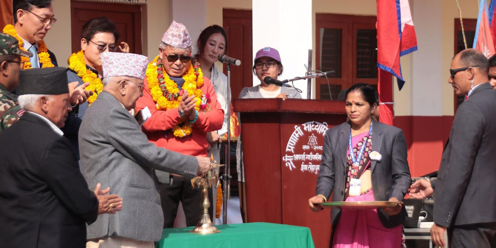 प्रधानमन्त्री ओलीद्वारा आफूले आधारभूत शिक्षा लिएको विद्यालयको भवन उद्घाटन