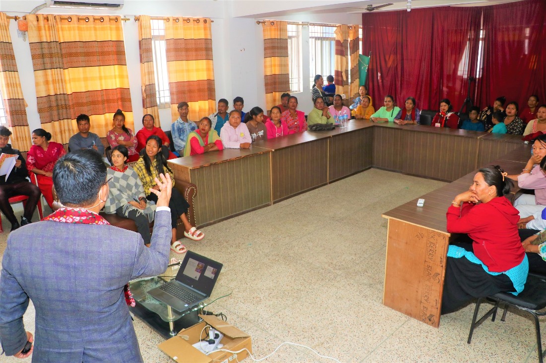 टोखाको चण्डेश्वरी माबिमा भएको अभिभावक सचेतना मुलक कार्यक्रमको प्रधानाध्यापक रेग्मीद्वारा प्रशंसा