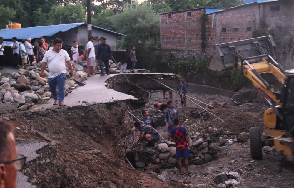 बाढीका कारण बस्ती जोखिममा