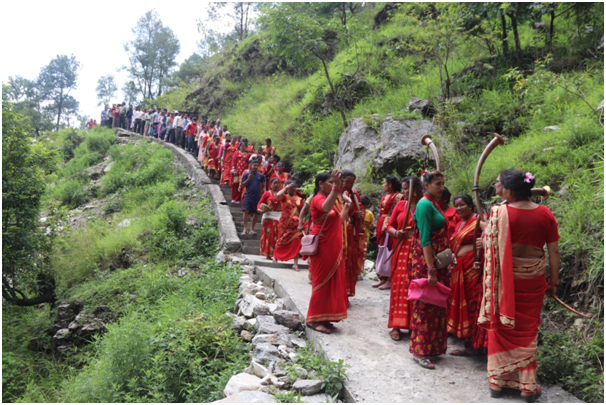 पदमार्ग निर्माणसँगै शिवपुरीको लौके झरनामा आन्तरिक पर्यटकको घुइँचो