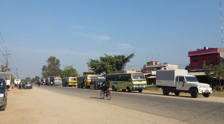 गाई मार्नेलार्ई कारबाहीको माग गर्दै गरिएको मध्यपश्चिम बन्द खुल्यो