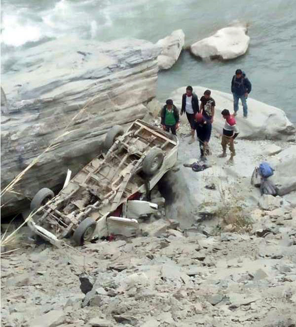 डोल्पामा जिप दुर्घटना हुँदा १० जनाको मृत्युु