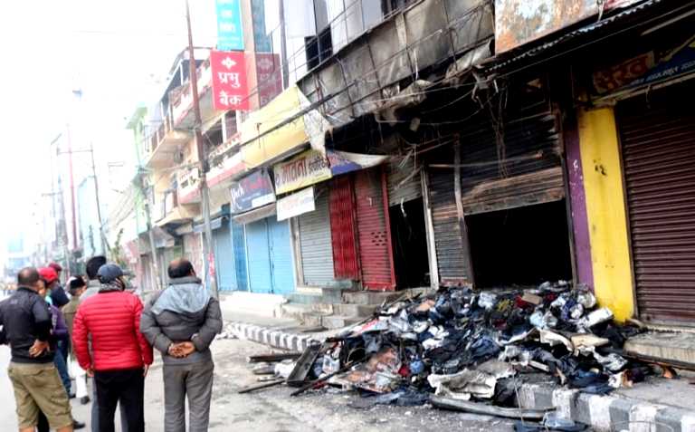 बुटवल अमरपथ स्थित शंकरप्लाजामा आगलागी करोडौंको क्षती।