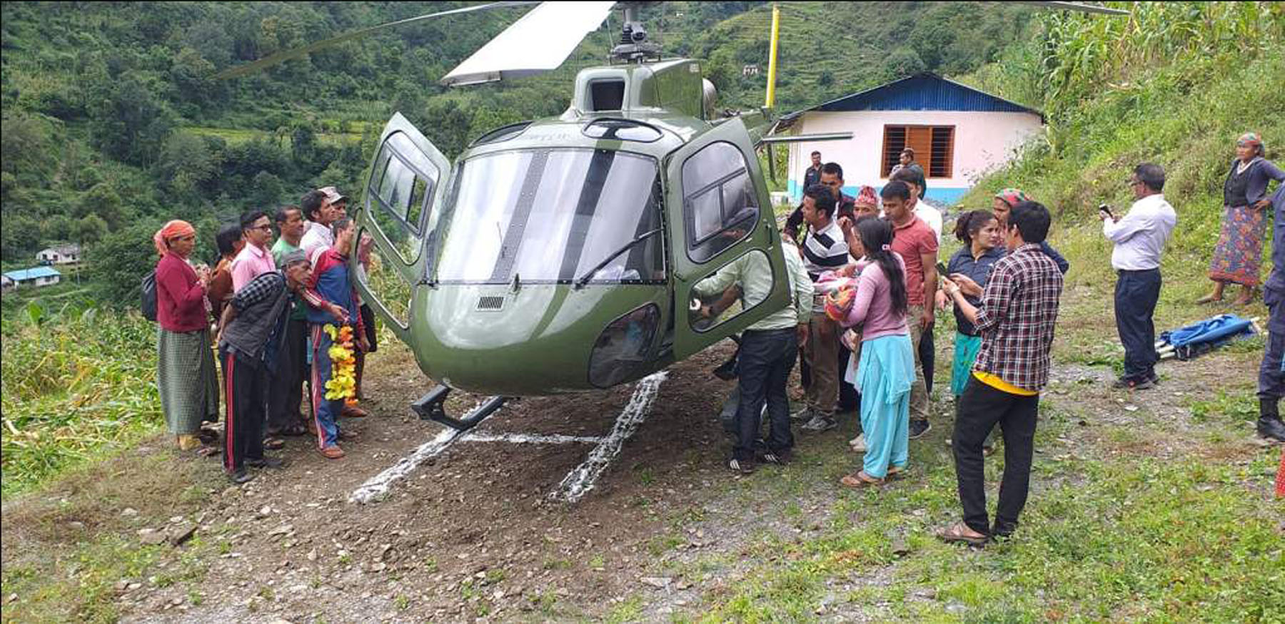 हेलिकप्टरद्वारा सुत्केरी महिलाको उद्धार  