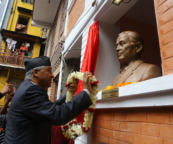 पूर्वमन्त्री मार्शल जुलुम शाक्यको प्रतिमा अनावरण