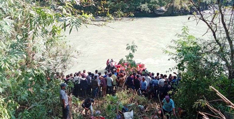 अपडेट : सुकुटे बस दुर्घटनामा मृत्यु हुनेको सङ्ख्या १० पुग्यो   