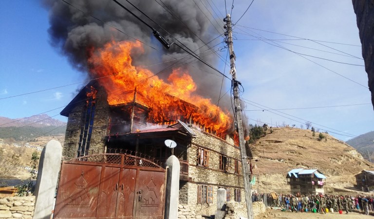 भण्डारीको घरमा आगलागी   