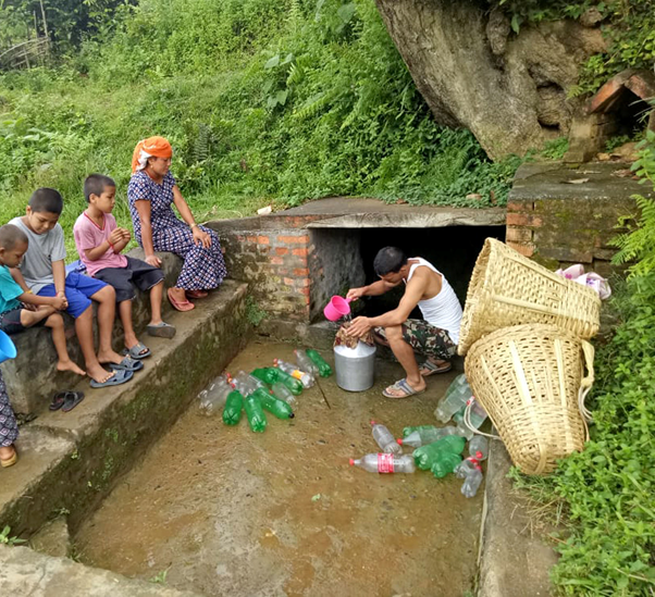 कुवाको मिठो पानी खादै गाउँले 